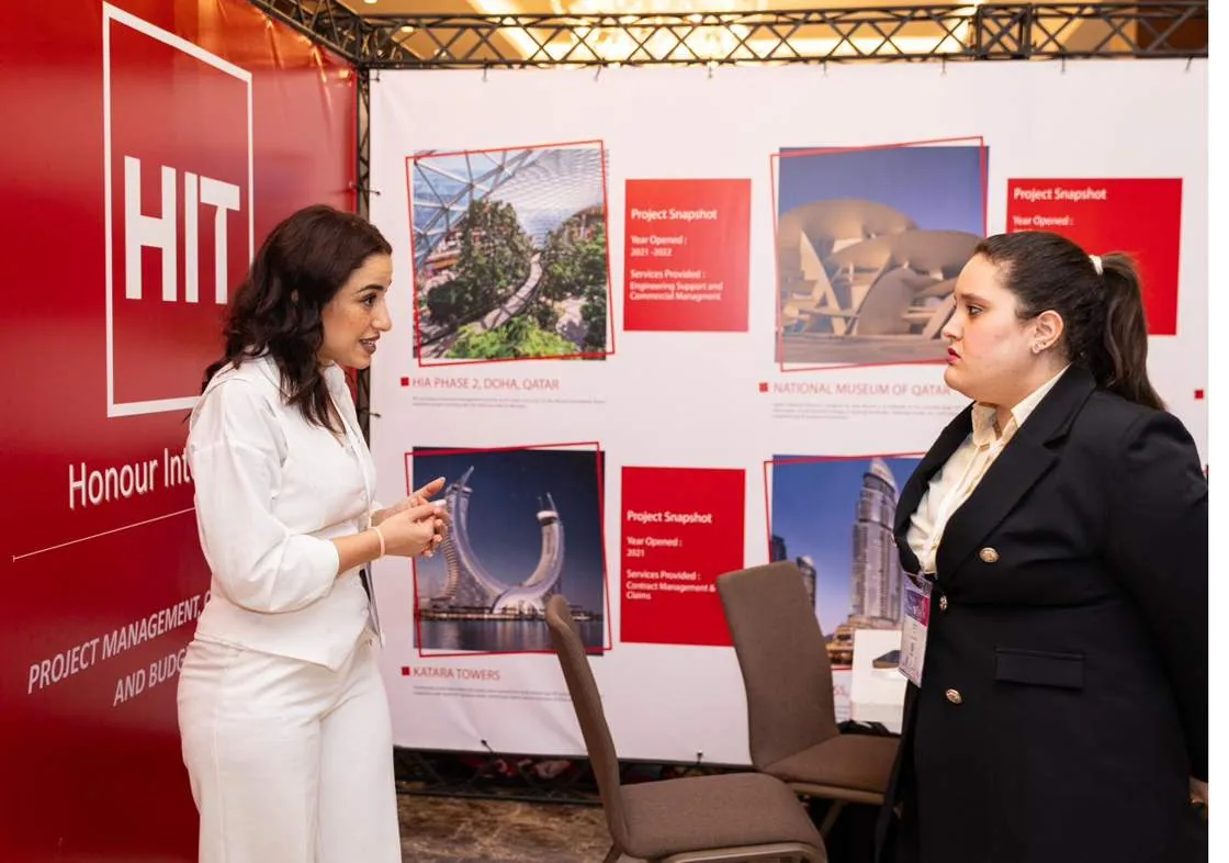 An exhibitor presenting project management work at the HIT stand