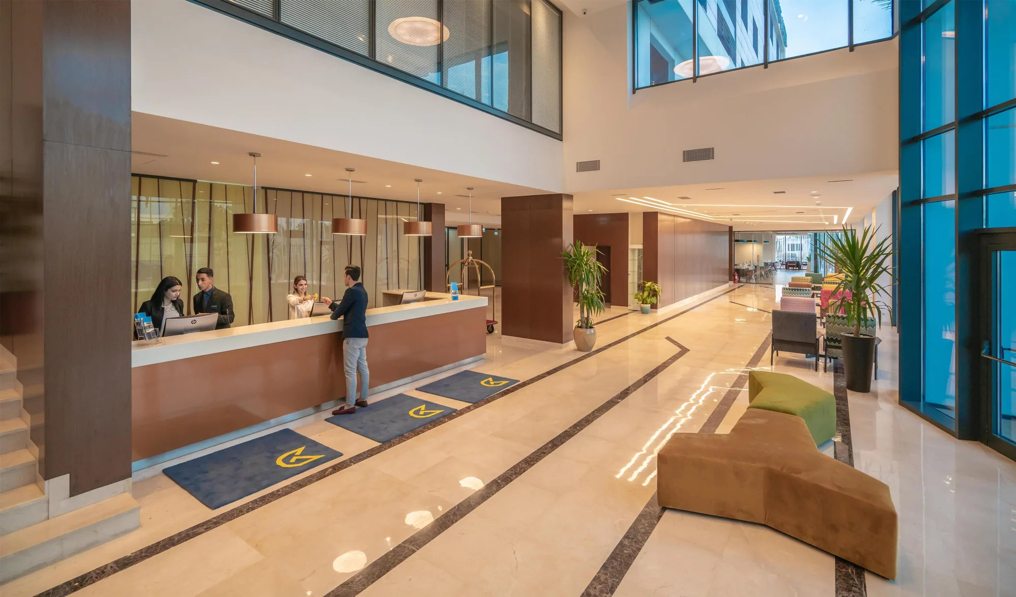The reception and lobby at Hôtel Golden Tulip Royaume