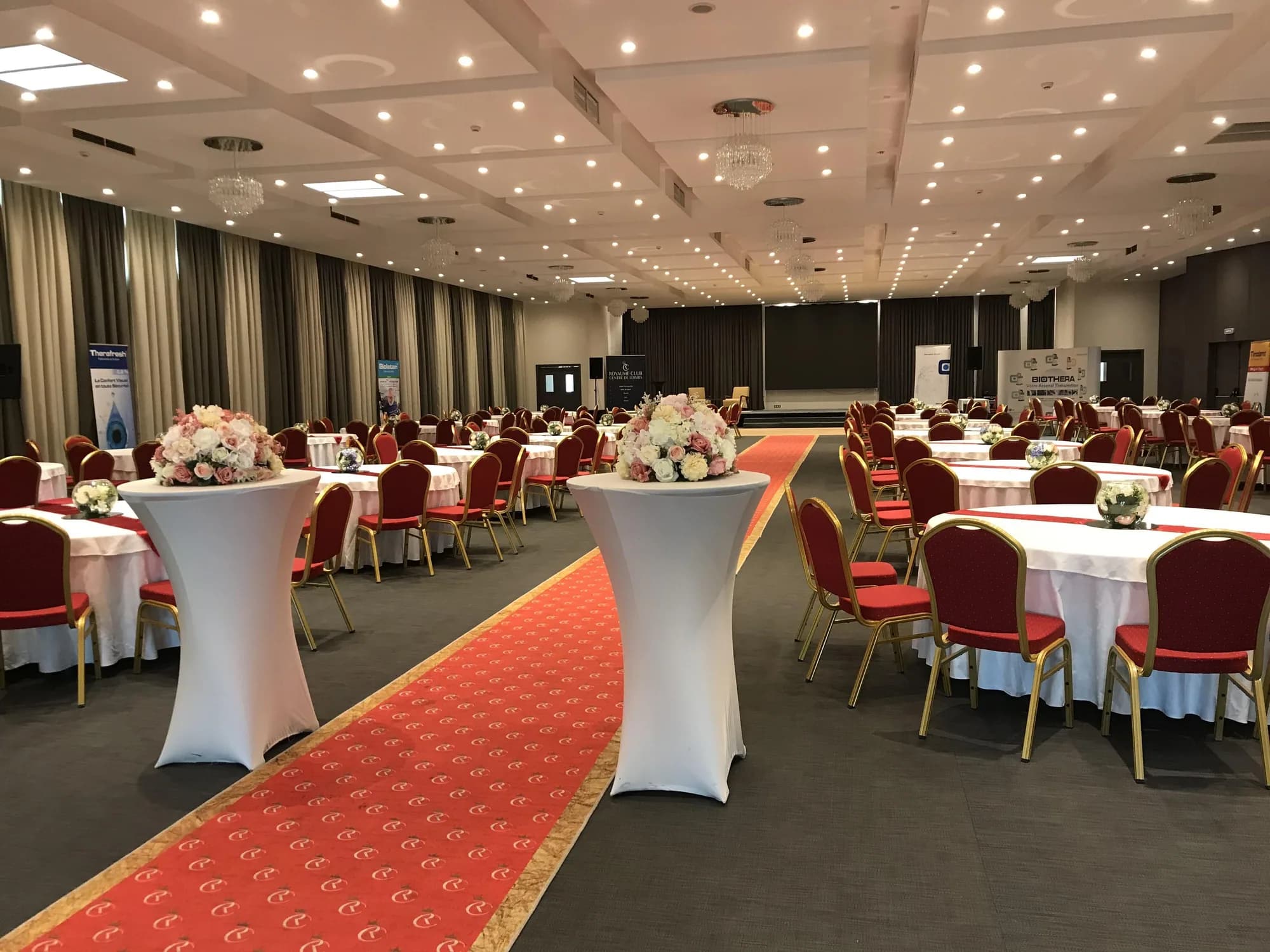 The event hall at Hôtel Golden Tulip Royaume, set for a large gathering